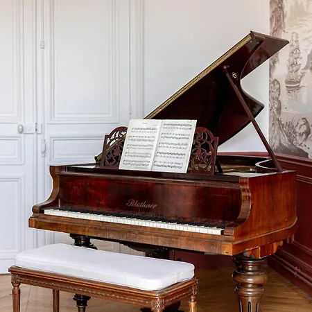 Dom wakacyjny Belle Epoque Manor With Swimming Pool In The Aisne Valley *